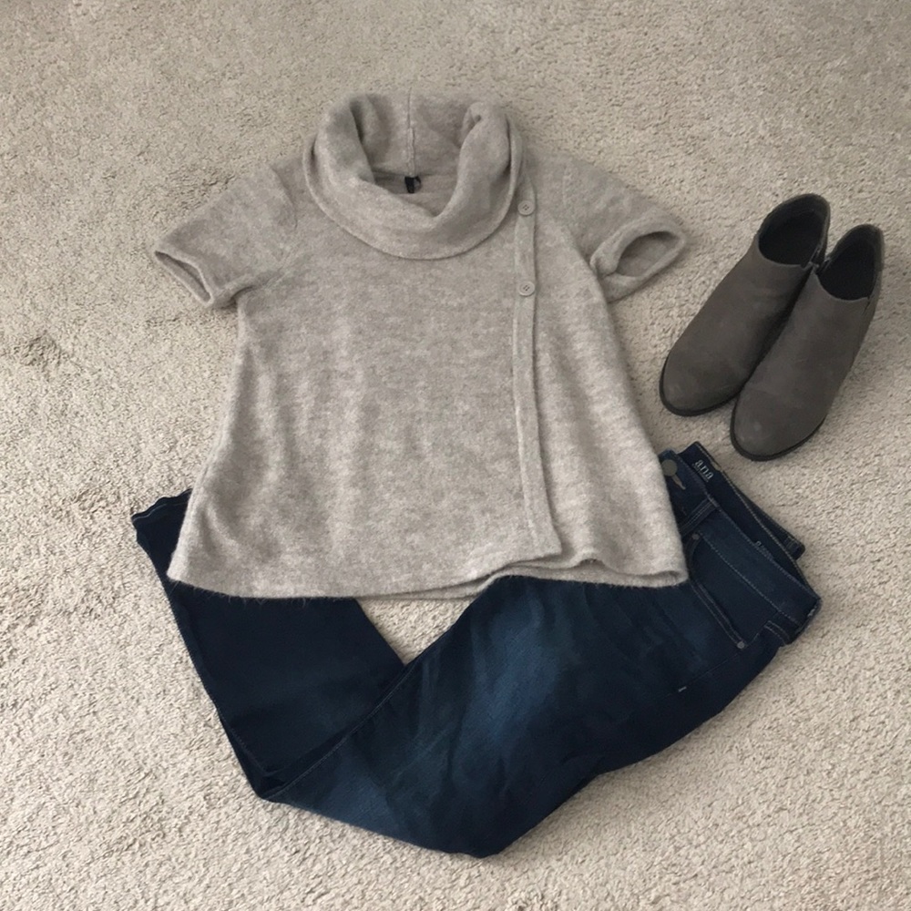 ❤️ sold ❤️ Topshop short sleeve sweater
